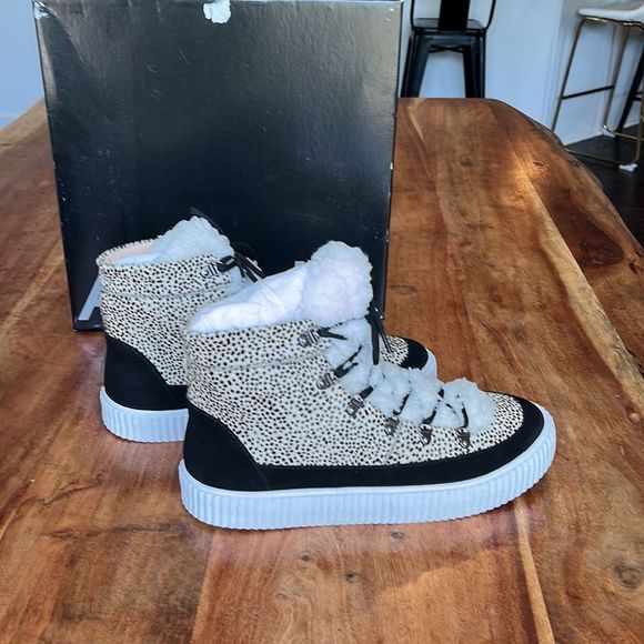 Aqua Animal Patterned Boots, Size 9 - Picture 6 of 6